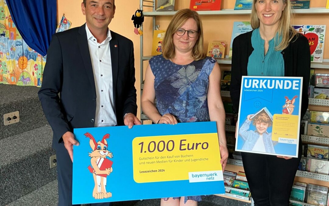 1000 Euro für Lese­för­de­rung von der Stif­tung “Lesezeichen“von Bayern­werk