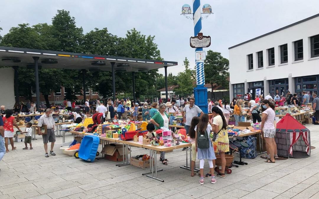 Großer Benefiz-Floh­markt in Ober­schleiß­heim