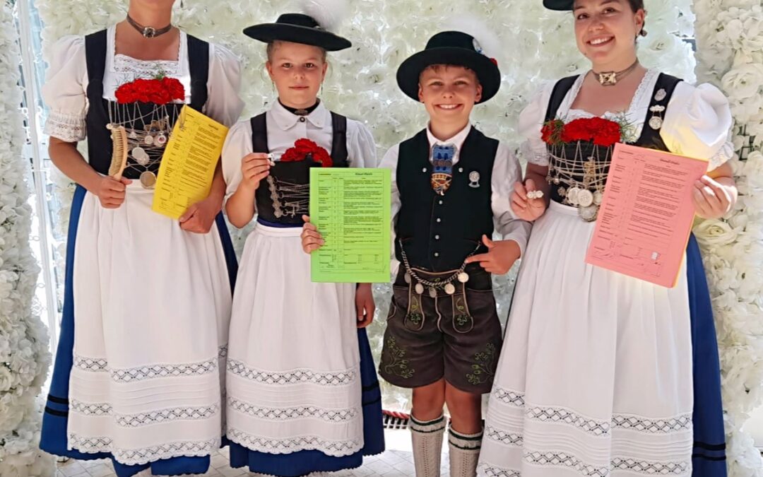 “Preis­plattln” und “Deandl­drehn”: die Birken­stoana sind dabei