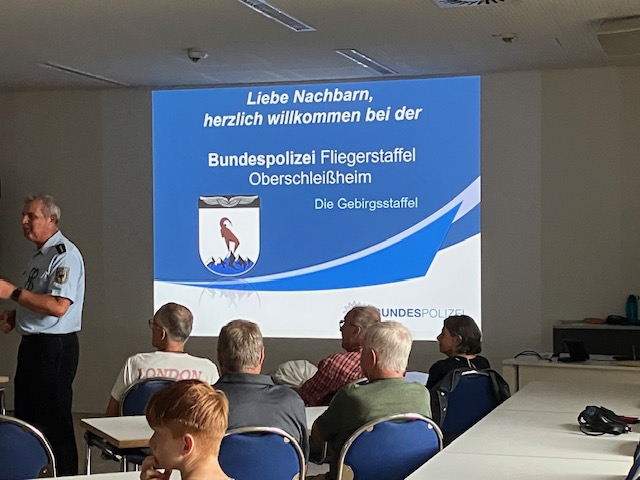 Besuch bei der Hubschrau­ber­staffel der Bundes­po­lizei in Ober­schleiß­heim