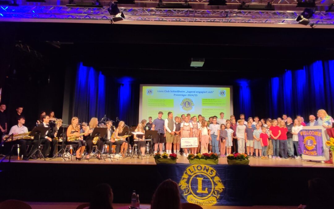 Lions Club würdigt Enga­ge­ment der Schü­le­rinnen und Schüler am Carl-Orff-Gymna­sium