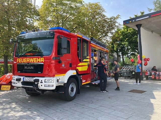 Tag der Feuerwehr auf dem Bürgerplatz in Oberschleißheim