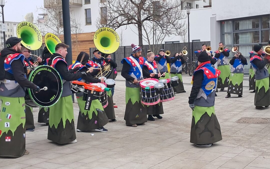 “Gottlieber Schnooggen” spielten in Oberschleißheim auf