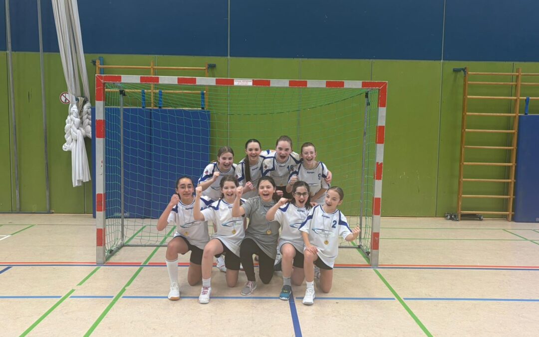 Schul­mann­schaft des Carl-Orff Gymna­si­ums­ge­winnt das Bezirks­fi­nale im Hand­ball und steht im Südbay­ern­fi­nale