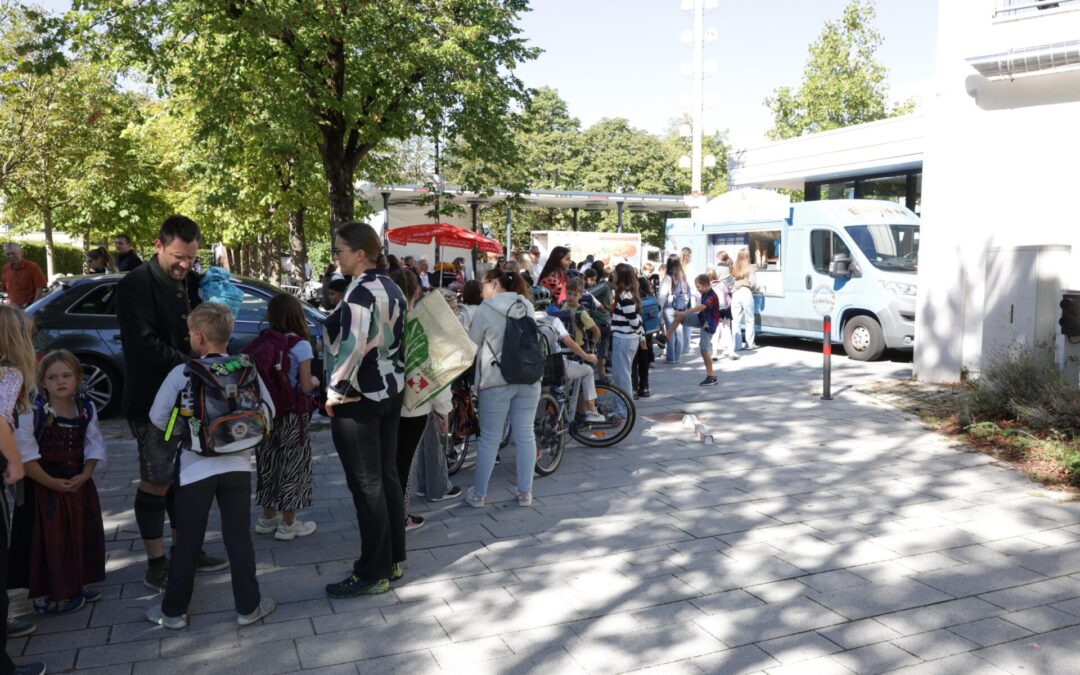 Die SPD spen­diert Eis zum Schul­an­fang in Ober­schleiß­heim