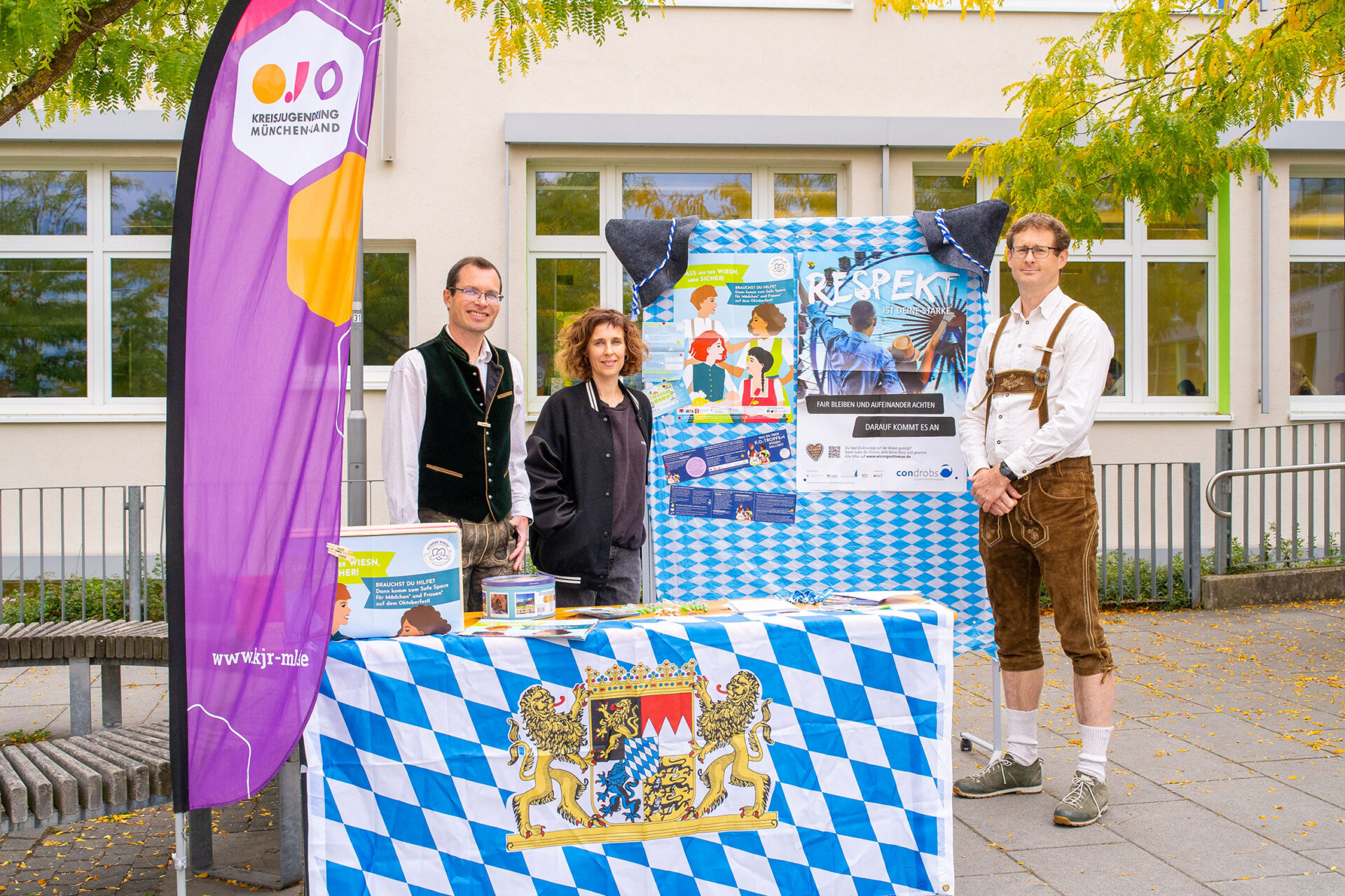 Bild 1_SichereWiesn und Wiesngentleman Mittelschule Ismaning_Foto pixsa.fotografie_klein_