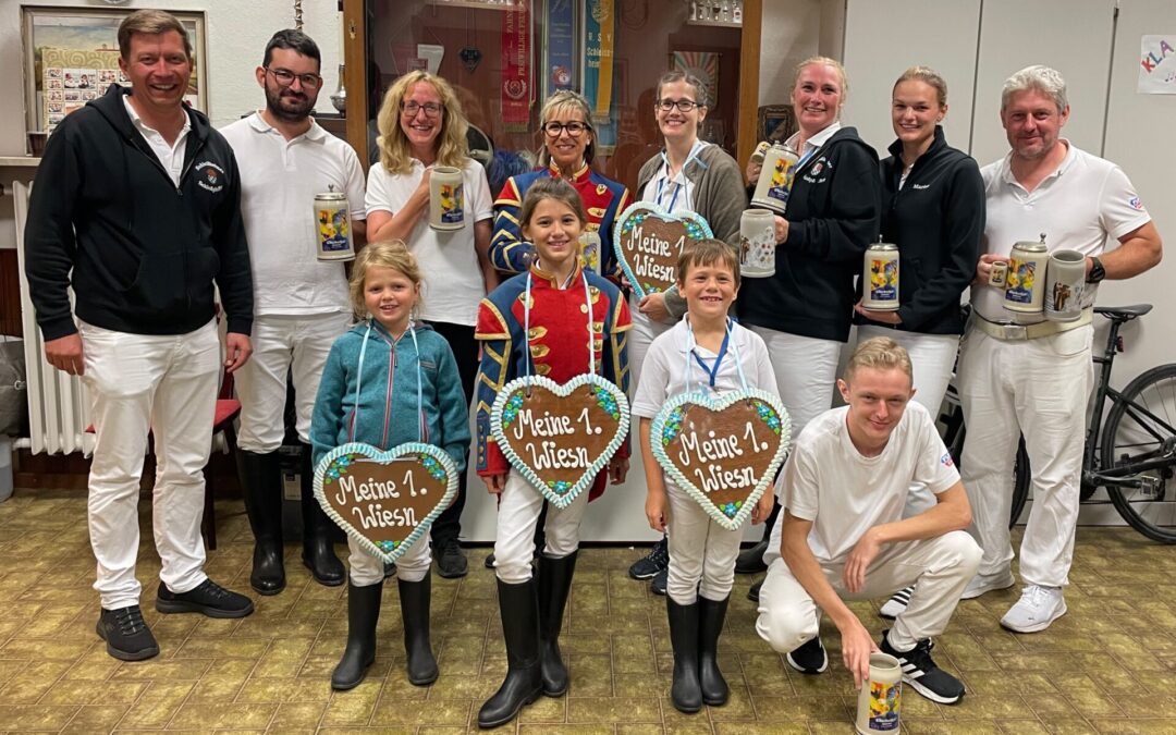 Schleiß­heimer Schloß­pfeiffer ehren Wiesn-Jubi­lare