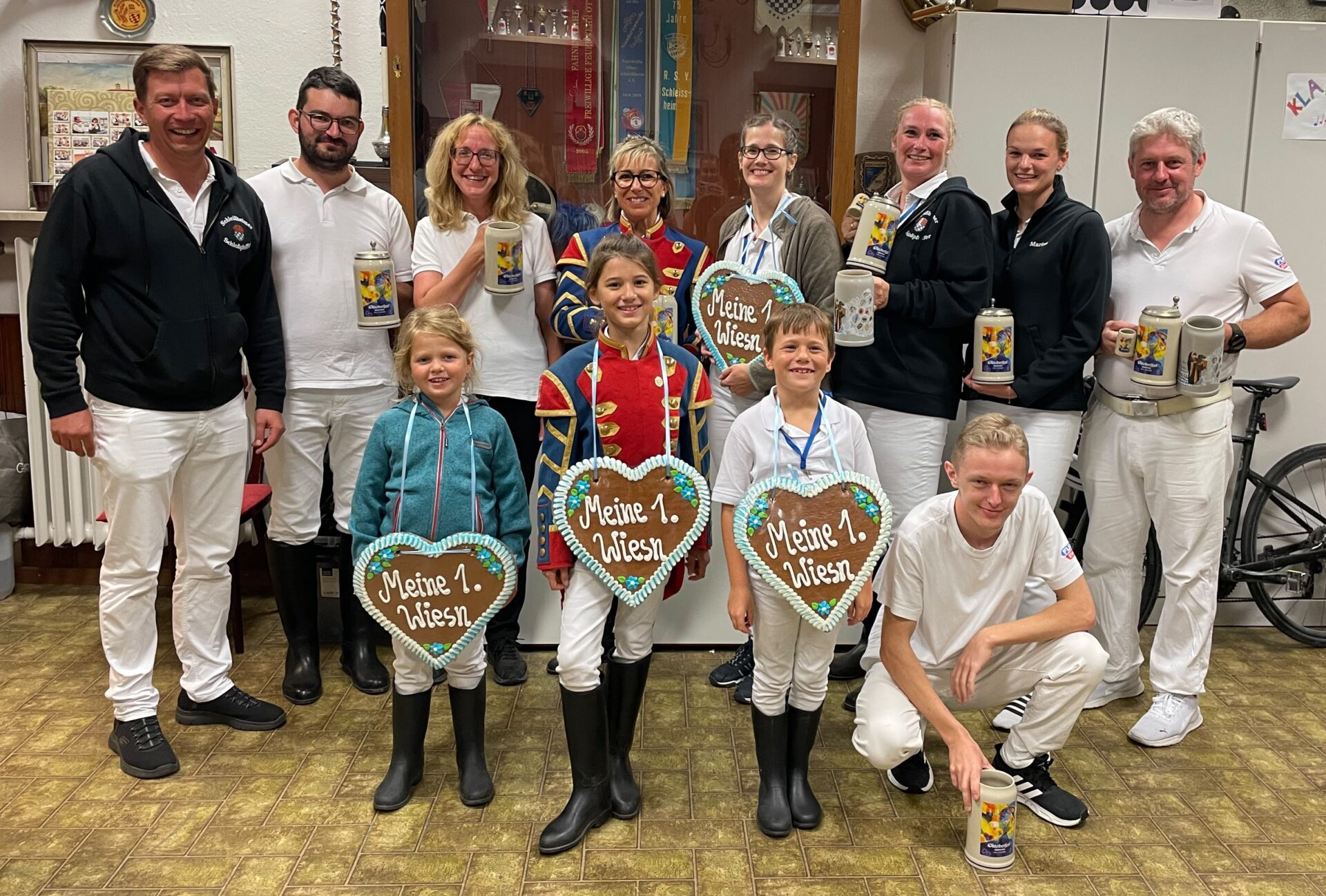 Schloßpfeiffer-Gruppenfoto — Wiesn-Jubilare 2026